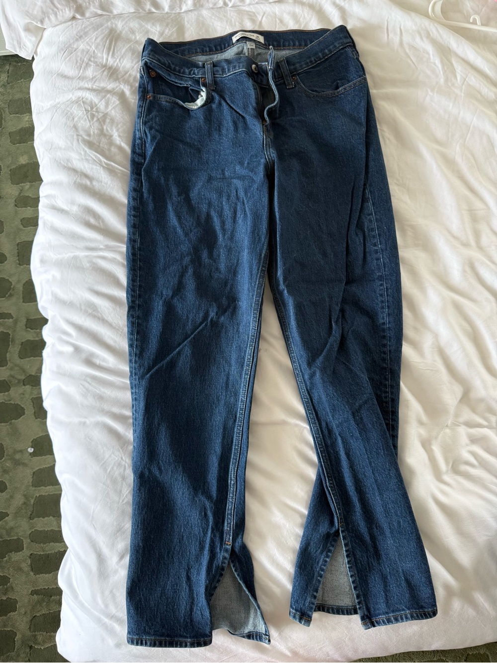 Abercrombie curve love mid-rise 90s straight with slit bottoms